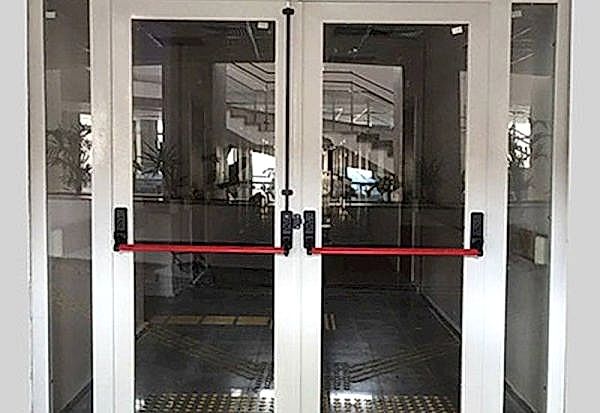 çift kanat camlı yangın kapısı